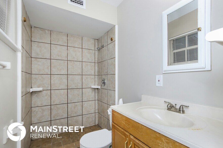 Building Photo - 862 Lance St