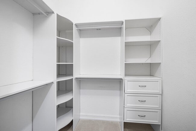 Building Photo - 8300 Calabria Lakes Drive