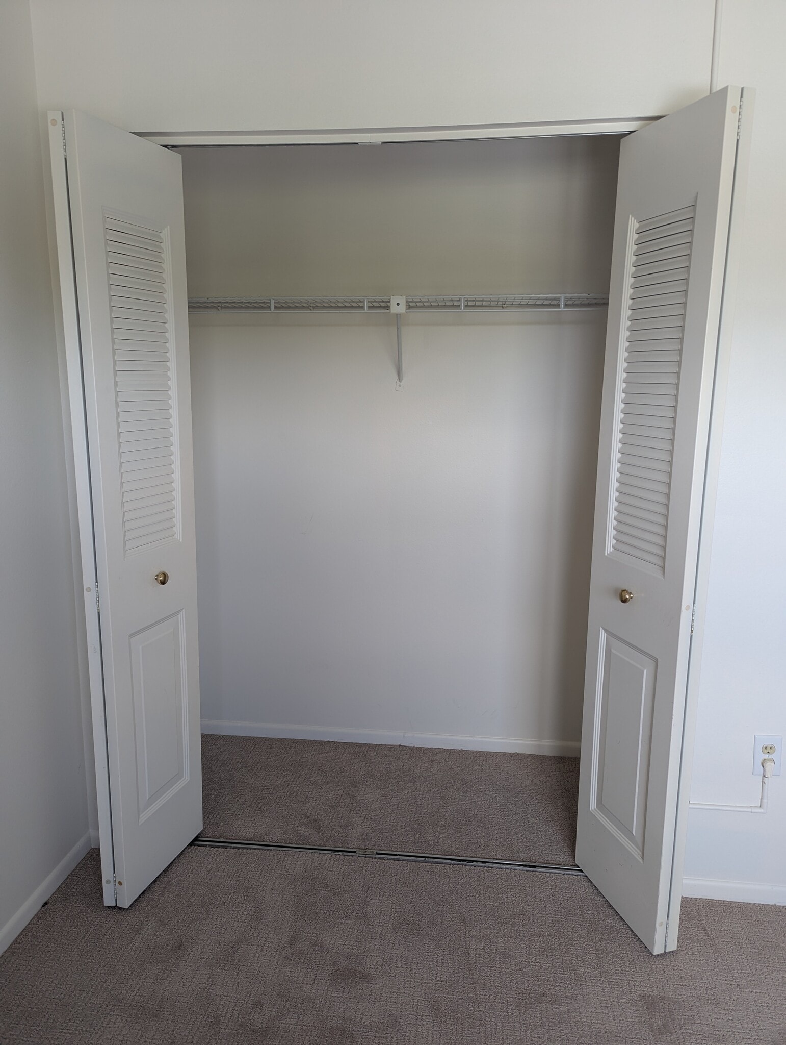 BR2 Closet - 515 30th Ave W