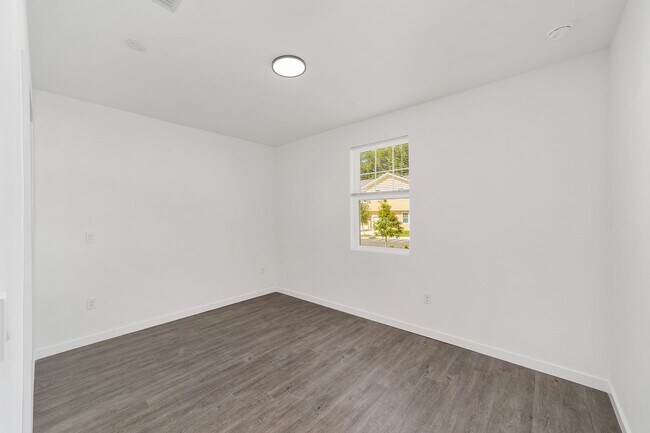 Building Photo - 1591 NW 29 Rd