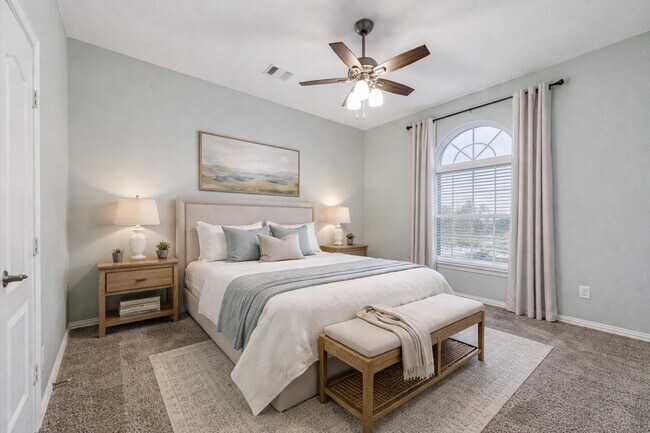 Building Photo - 142 Dina Ln