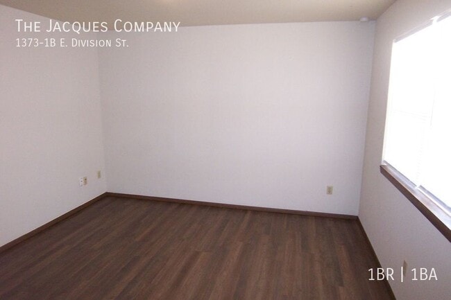 Building Photo - 1 E Division St
