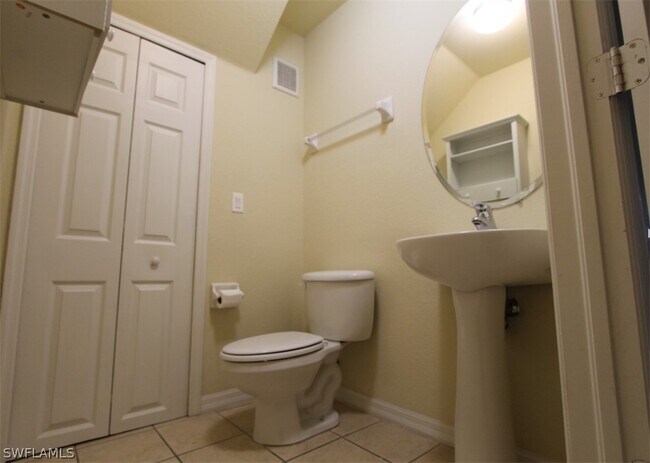 Building Photo - 9051 Gervais Cir