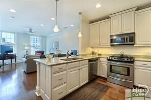 Building Photo - 5 Whitaker St