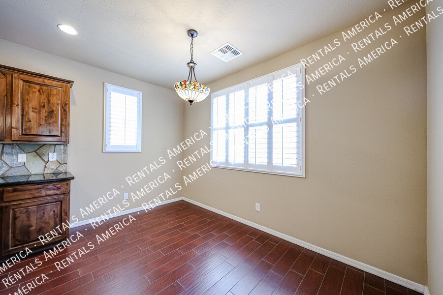 Building Photo - 3575 S Jasmine Dr