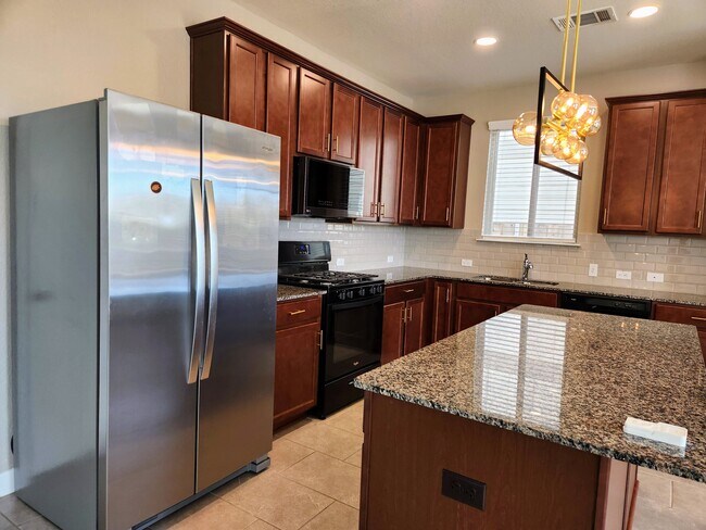 Building Photo - 600 Saturnia Dr