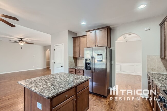 Building Photo - 301 Arbor Pl