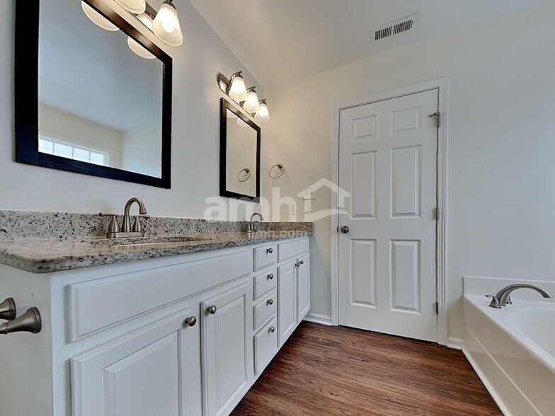 Building Photo - 3709 Chancellorsville Ct