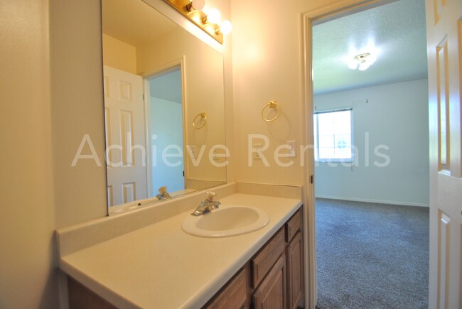 Building Photo - Yorkshire Village Townhome | Clubhouse & Basketball Court