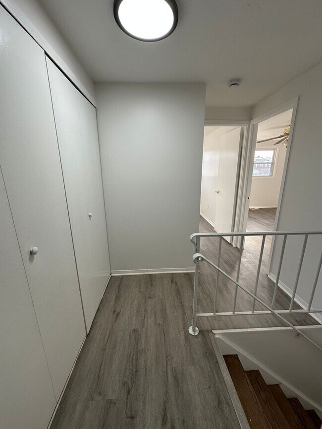 Building Photo - Welcome home- 3 bedroom, 1.5 bath