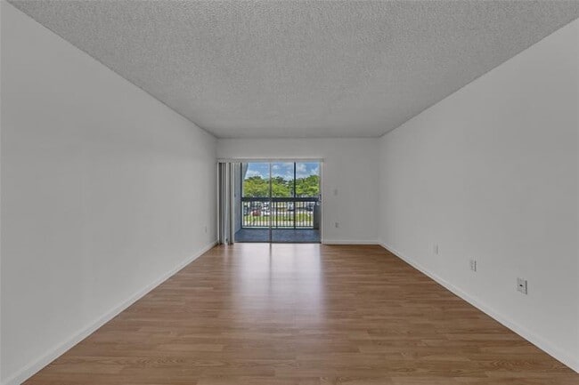 Building Photo - 721 N Pine Island Rd