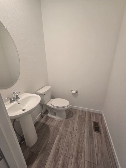 Building Photo - 5383 Euclid Dr