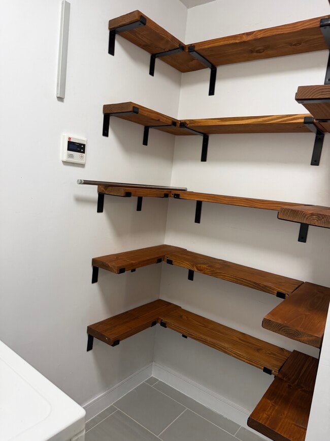 Building Photo - 409 N Park Ave