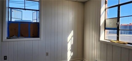 Building Photo - 15 S Main St