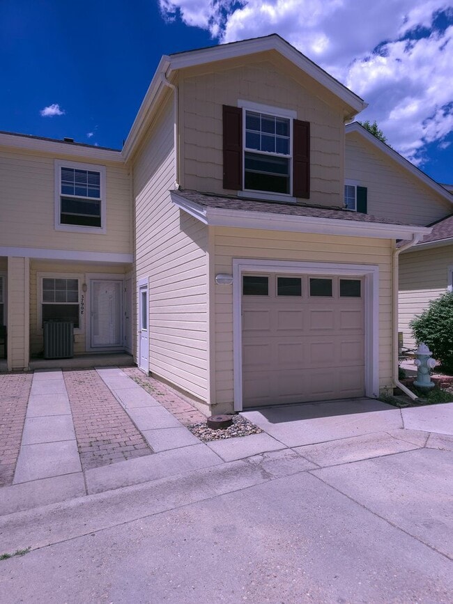 Building Photo - Available Now. Wellman Creek Condo