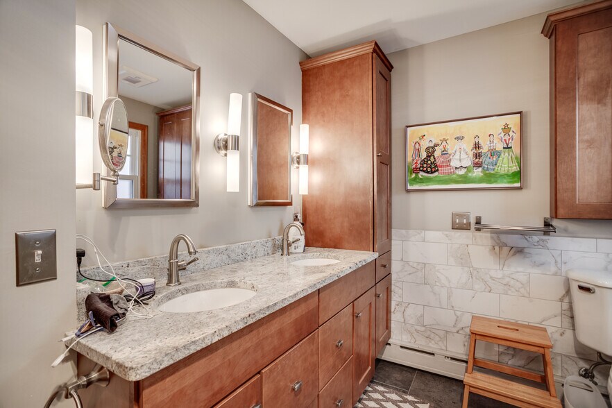 Building Photo - 111 W Minnehaha Pky