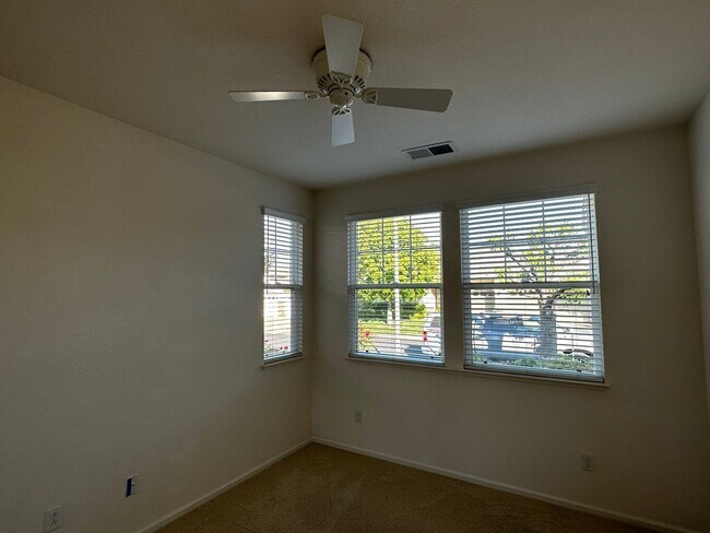 Building Photo - 575 Quindell Way