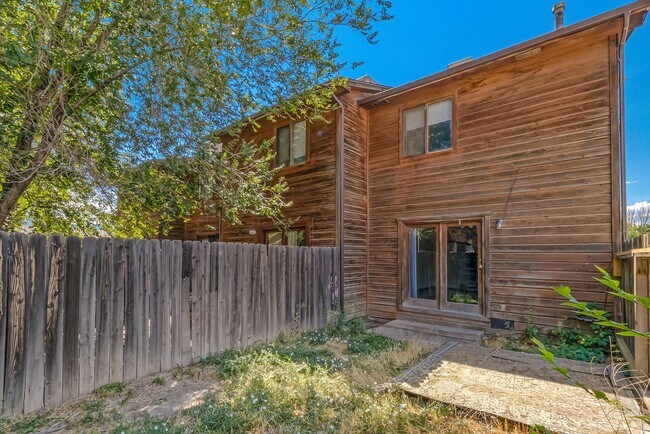 Building Photo - 489-432 32 Rd