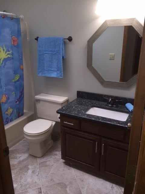 Building Photo - 4 Bedroom 3 Bath home available in Rockford