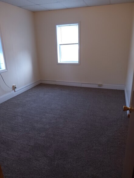 Back Bedroom - 502 N Franklin St