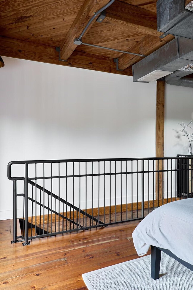 Building Photo - 403 E 33rd St