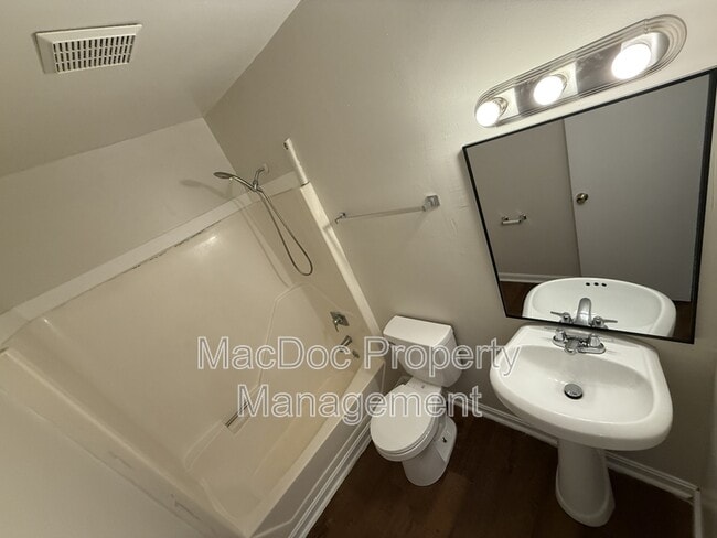 Building Photo - 4 Manchester Ct