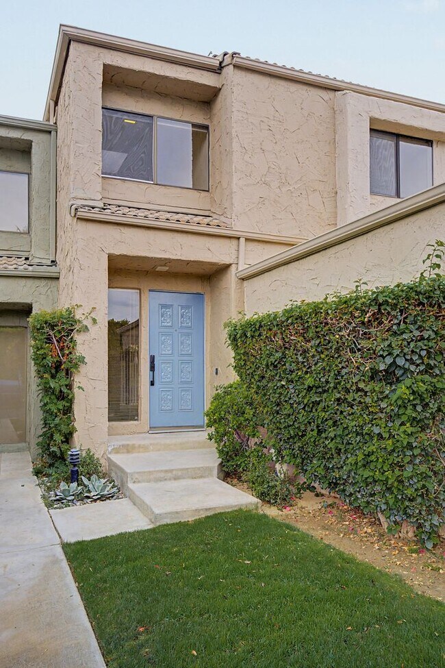 Building Photo - AVAILABLE NOW!! 2 Bedroom 3 Bathroom condo in Palm Springs!