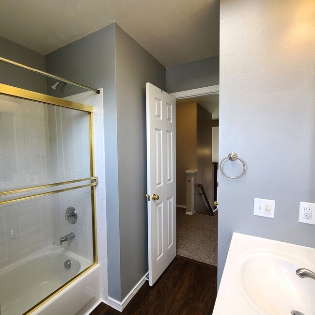 Building Photo - Beautiful home in Briargate Fairfax - D20 - ready to move in NOW!