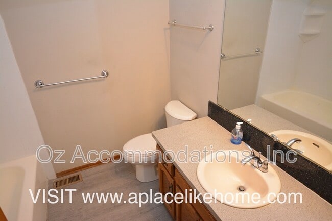 Building Photo - 8503 Sarah Ln