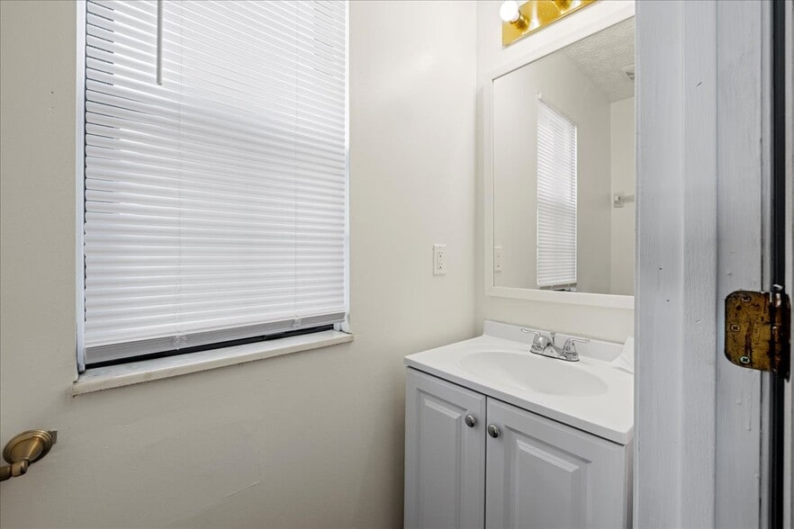 Half Bath - 1600 Rock Creek Dr