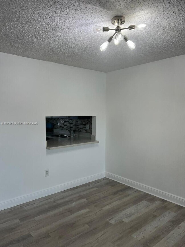 Building Photo - 8875 Fontainebleau Blvd