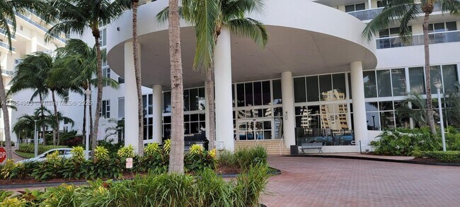 Building Photo - 1850 S Ocean Dr