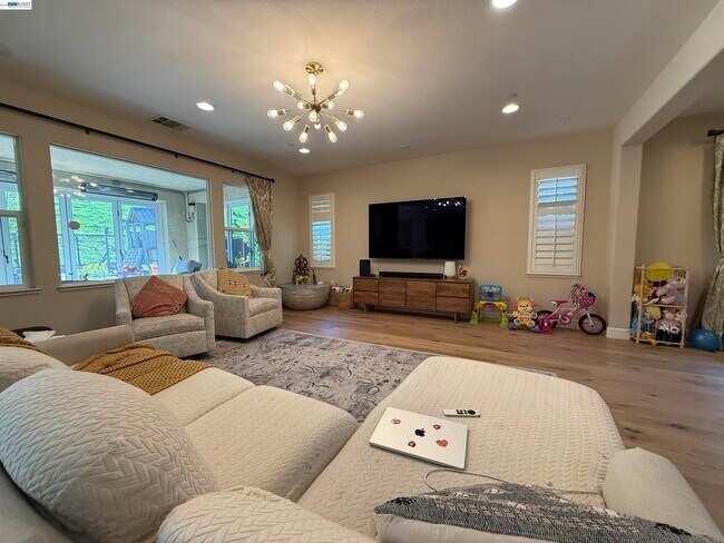 Building Photo - 7826 Kelly Canyon Pl