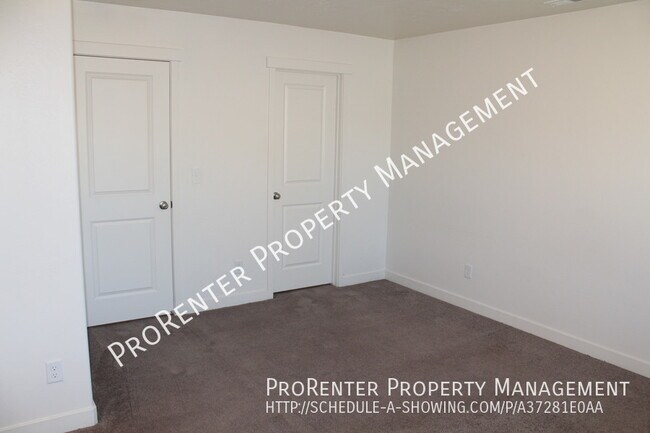 Building Photo - 1045 Stonehaven Dr