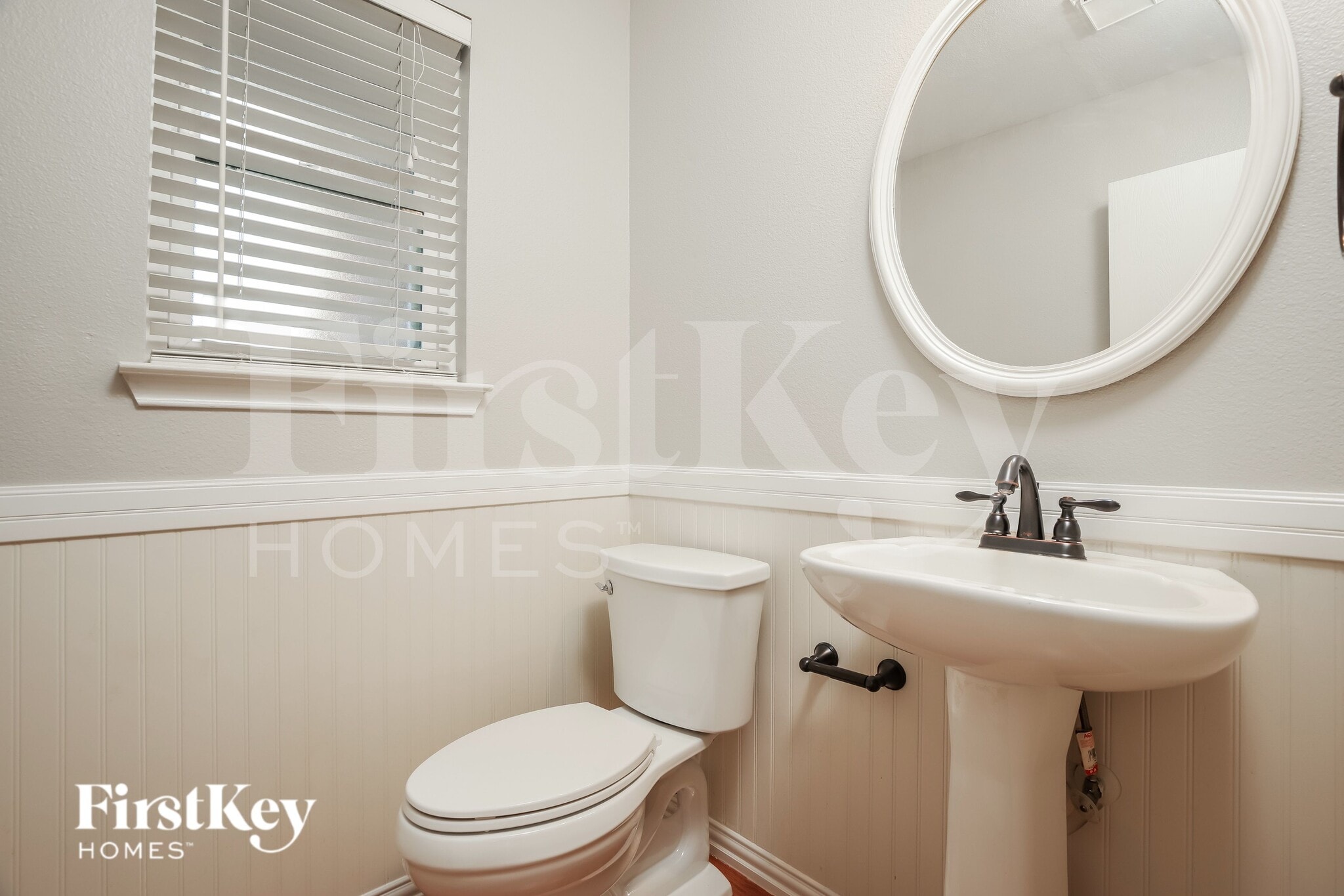 Building Photo - 3438 Columbia Dr