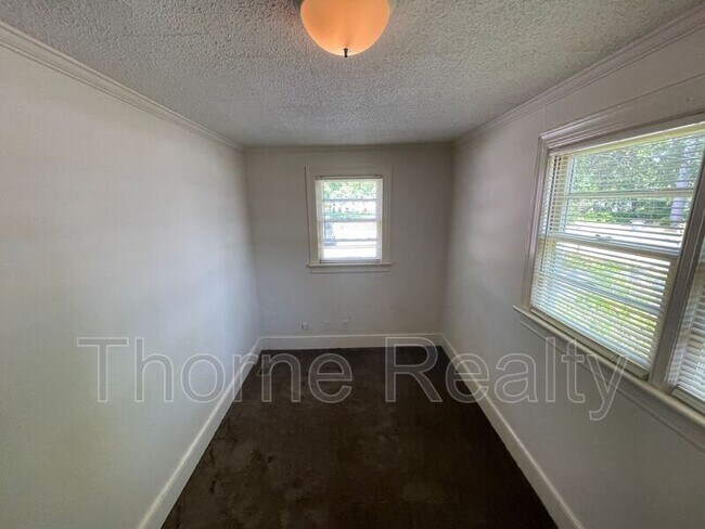 Building Photo - 324 Trevathan St