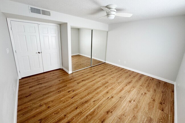 Building Photo - Luxury Scottsdale Condo: Modern Comfort in...