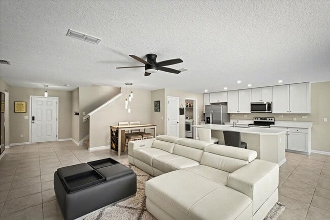 Building Photo - Beautiful Open Layout 4 Bed, 3 Full Bath | A True Masterpiece Backing to a Peaceful Pond with Mod...