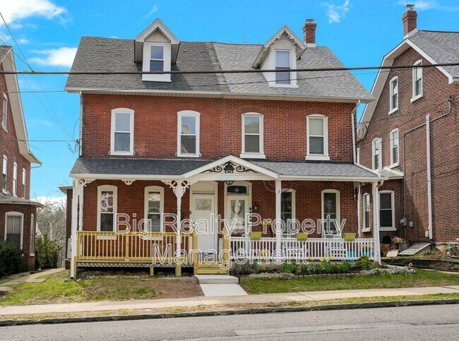 Building Photo - 228 Bridge St
