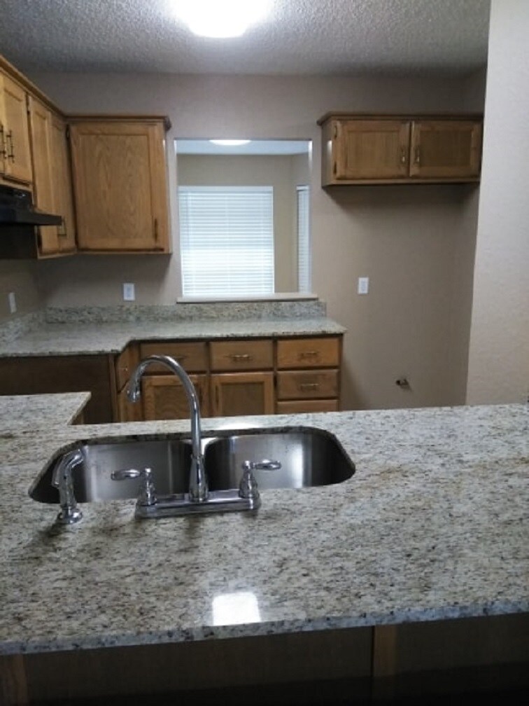 Building Photo - 1044 34th NE