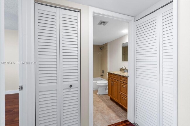 Building Photo - 1524 Whitehall Dr