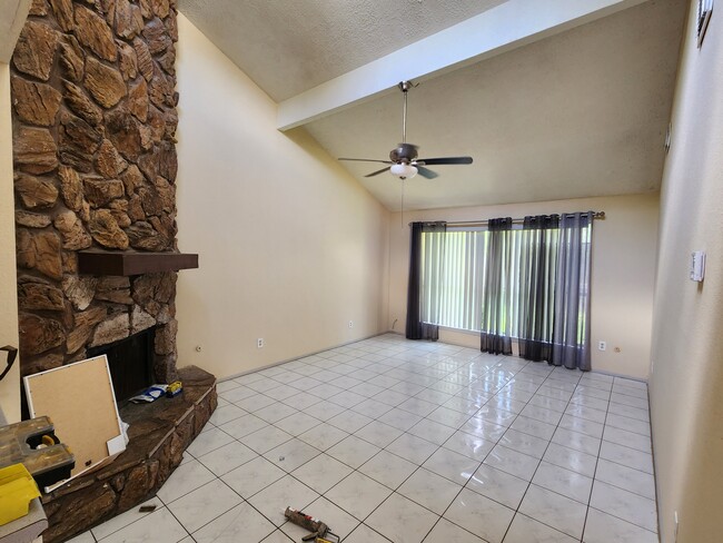 Building Photo - 443 Capehill Dr