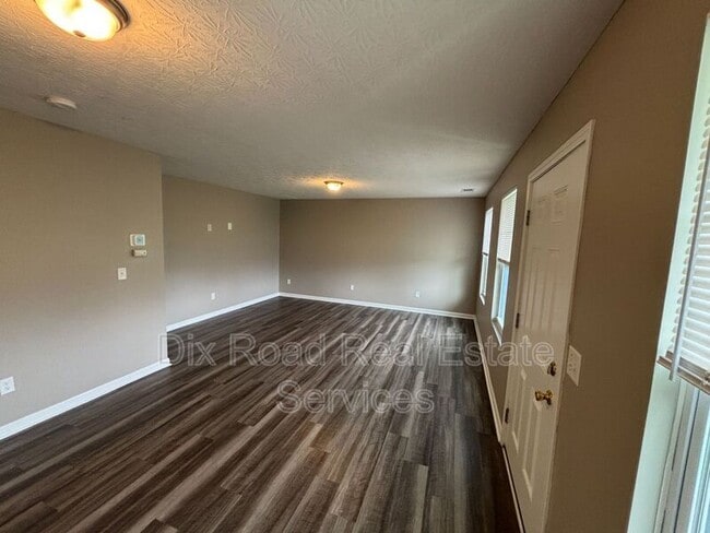 Building Photo - 424 W Kemper Rd