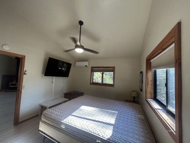 Building Photo - Solar 3 Bd/ 2 Ba. Single-Family Home Rental
