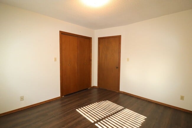 Building Photo - Large home close to Lyon