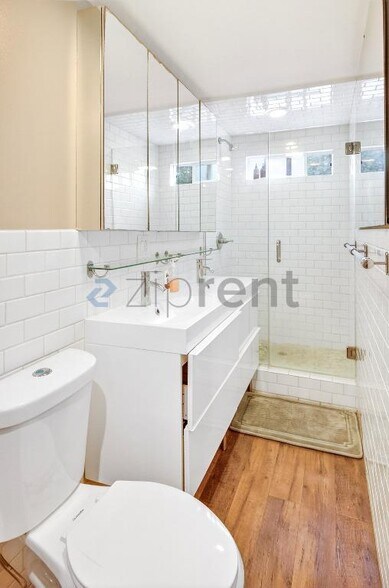 Building Photo - 10 27th Ave