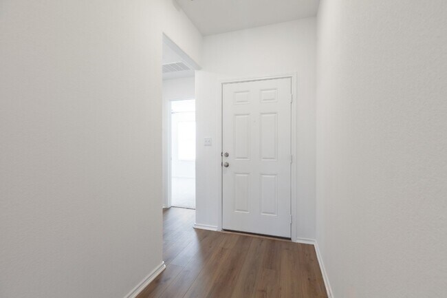 Building Photo - 3 Bedroom Plus Study and 3 car garage!