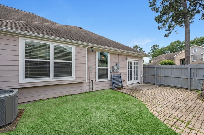Building Photo - 2034 Que Manor Dr