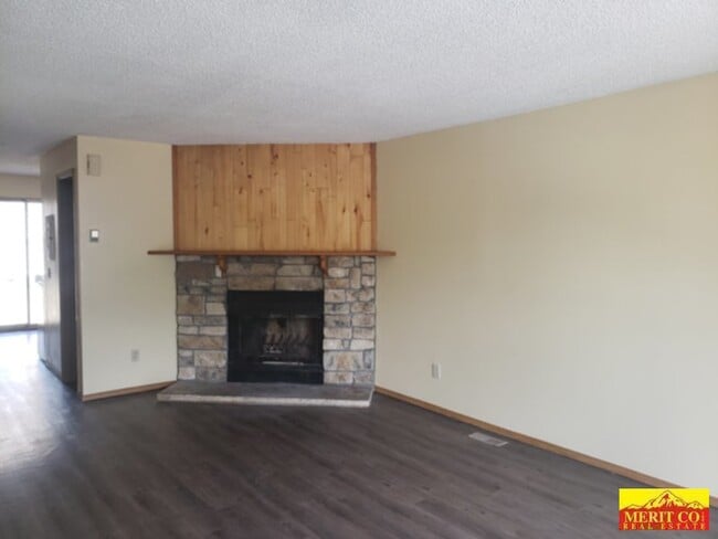 Building Photo - Condo