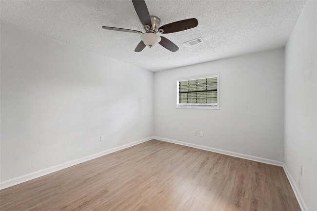 Building Photo - 18009 Split Oak Cir